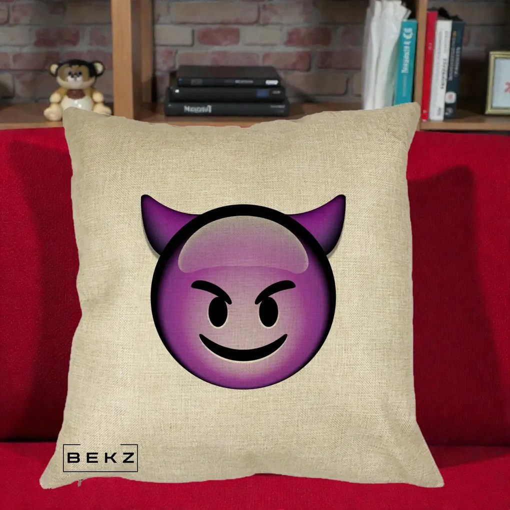 Perna Decorativa Emoji Diavol Mov, 40x40 cm, Crem, Husa Detasabila, Perna Inclusa, BEKZ®