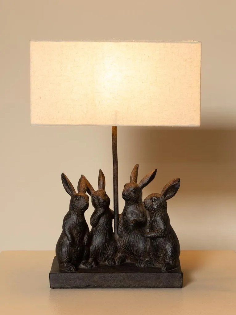 Lampă de masă din bumbac bej, cu structură din rășină maro în formă de grup de iepuri, finisaj patinat, 45×31×13 cm, „Lapin"