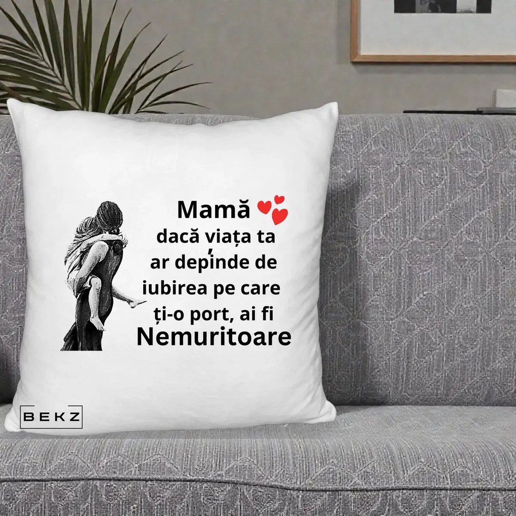 Perna personalizata mama: Mama Nemuritoare Gravura Vintage, 40x40 cm cu Umplutura, Alb Pufos, BEKZ