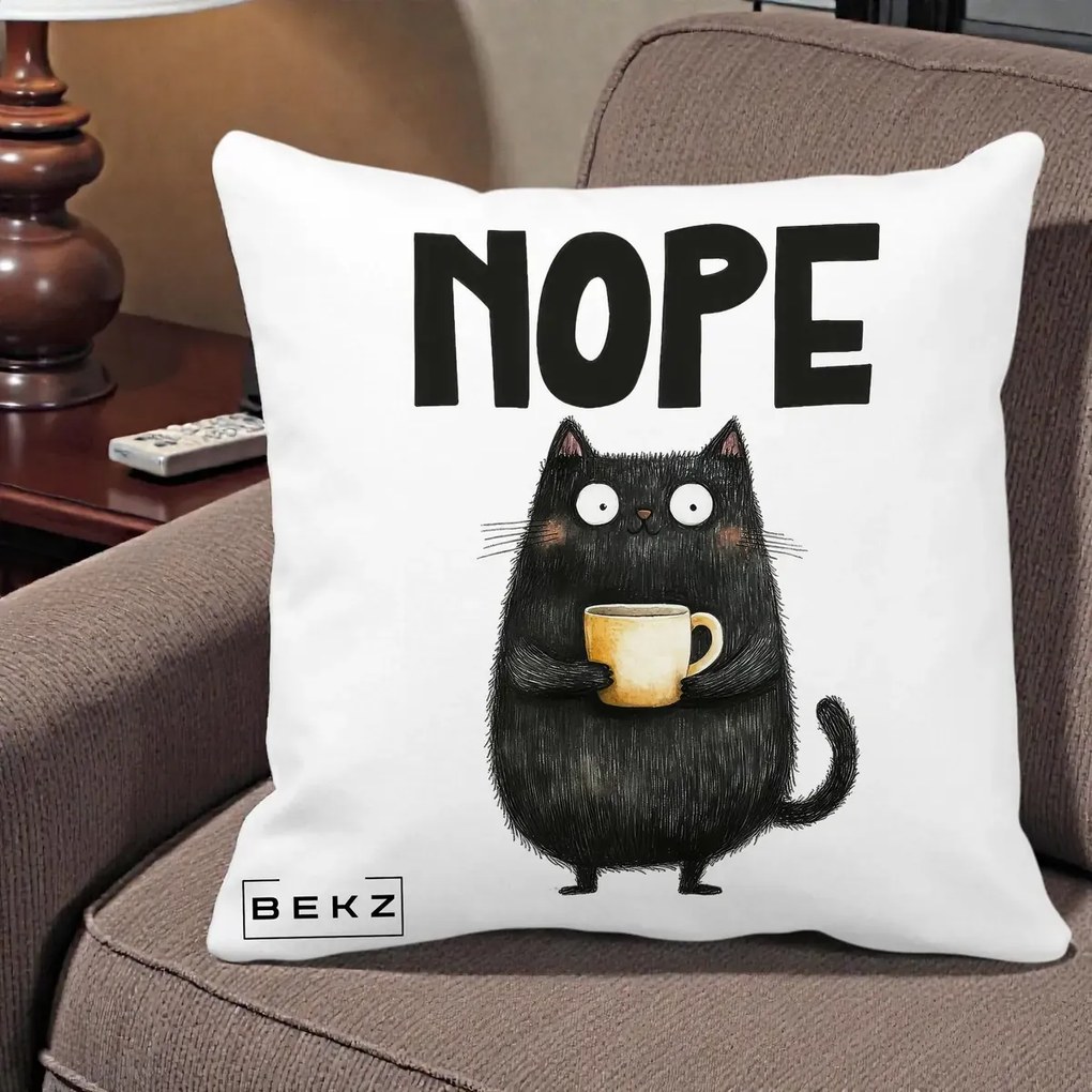 Perna Decorativa NOPE Pisica Neagra Cafea, 40x40 cm, Alba Mata, Husa Detasabila, Perna Inclusa, BEKZ®