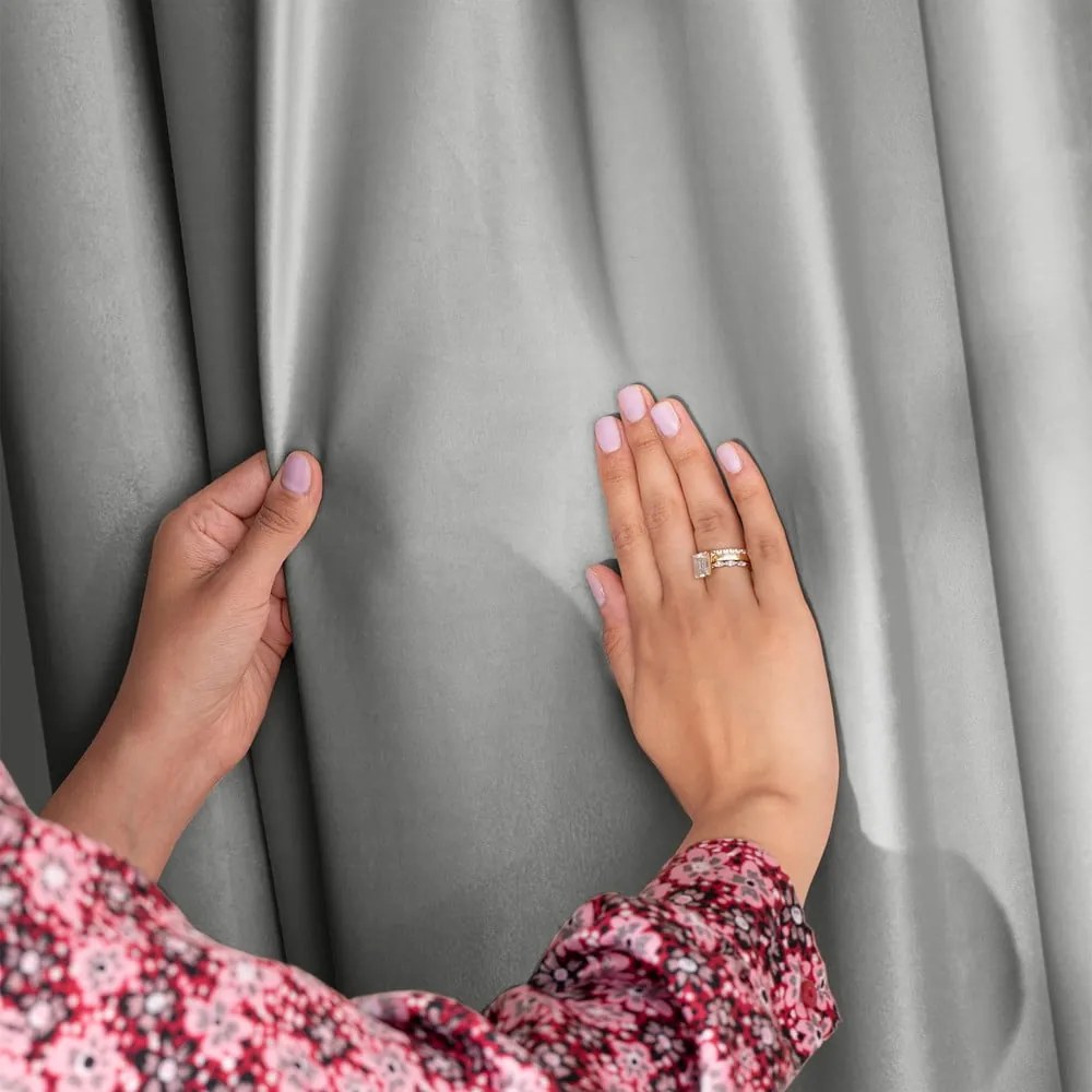 Draperie gri deschis dimout (semi-opacă) din catifea 140x270 cm Eyelets – Restilo