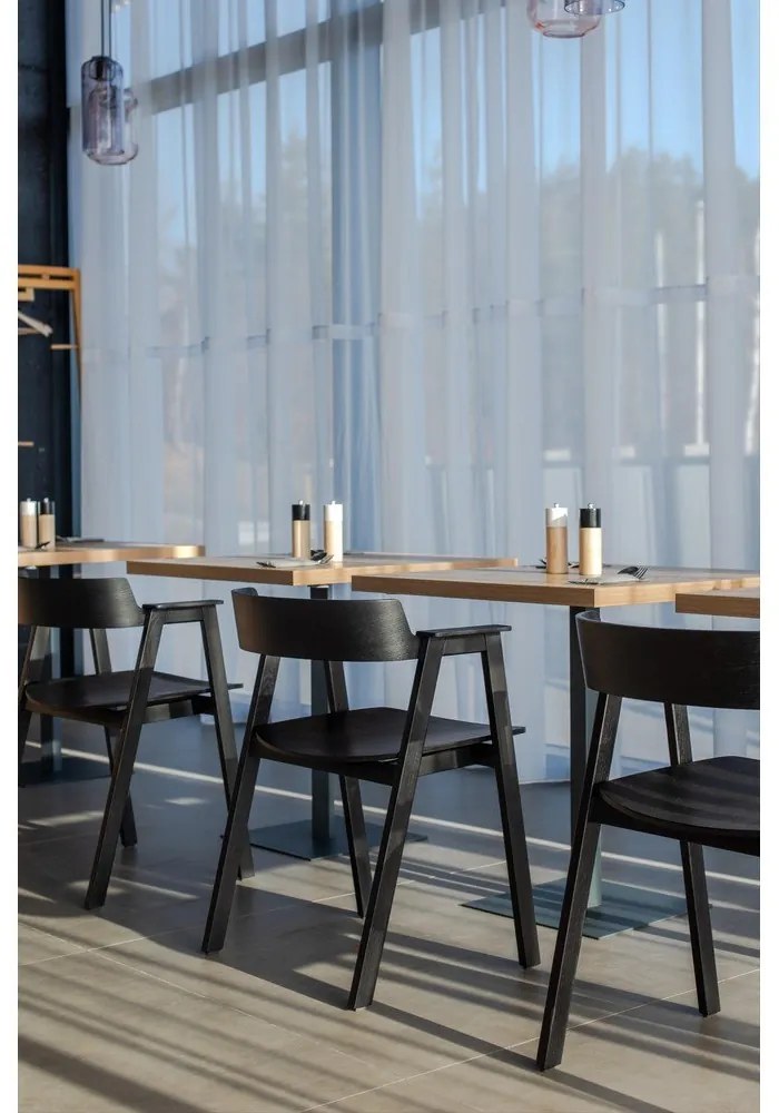 Scaun de dining negru cu cotiere din lemn de stejar Flip – Gazzda