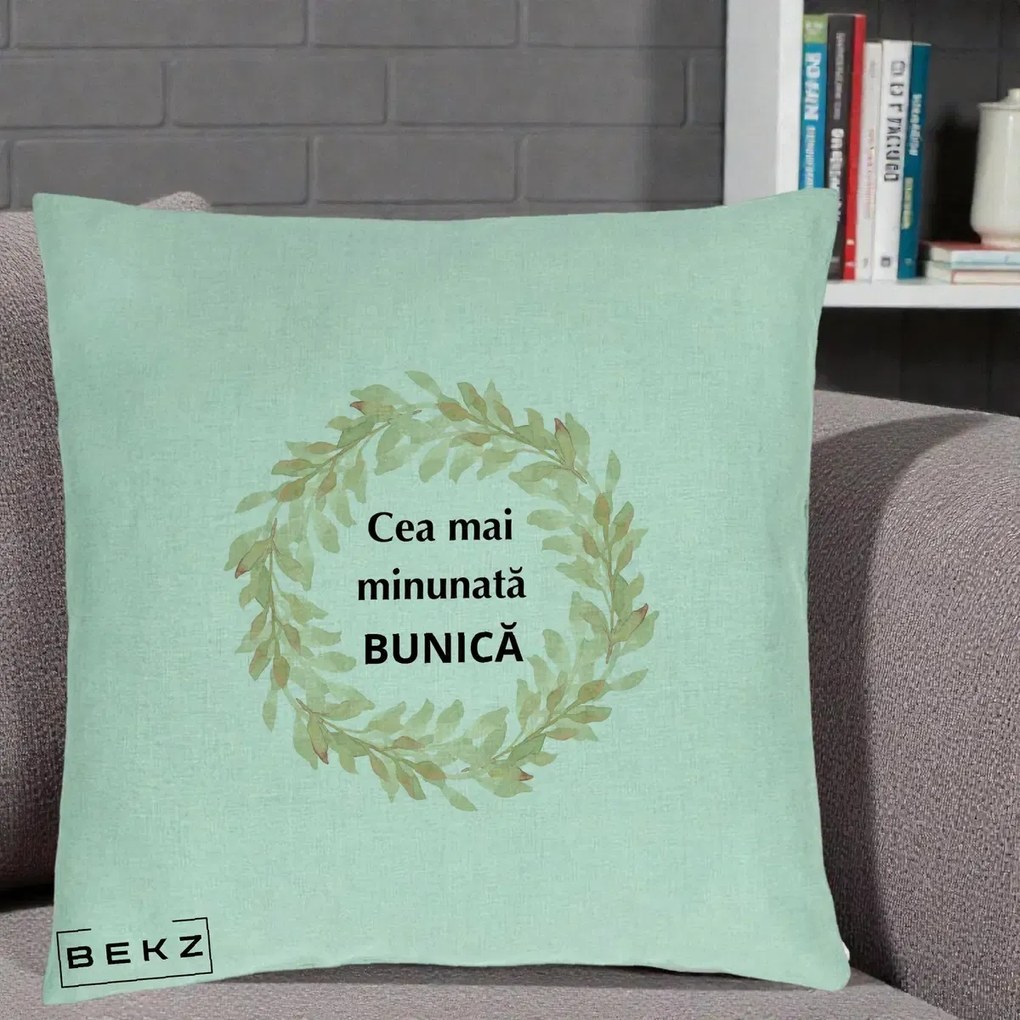 Cadou pentru Bunica - Perna Personalizata Cea Mai Minunata Bunica Coronita Frunze Acuarela, 40x40 cm, Verde Menta, Husa Detasabila, Perna Inclusa, BEKZ®