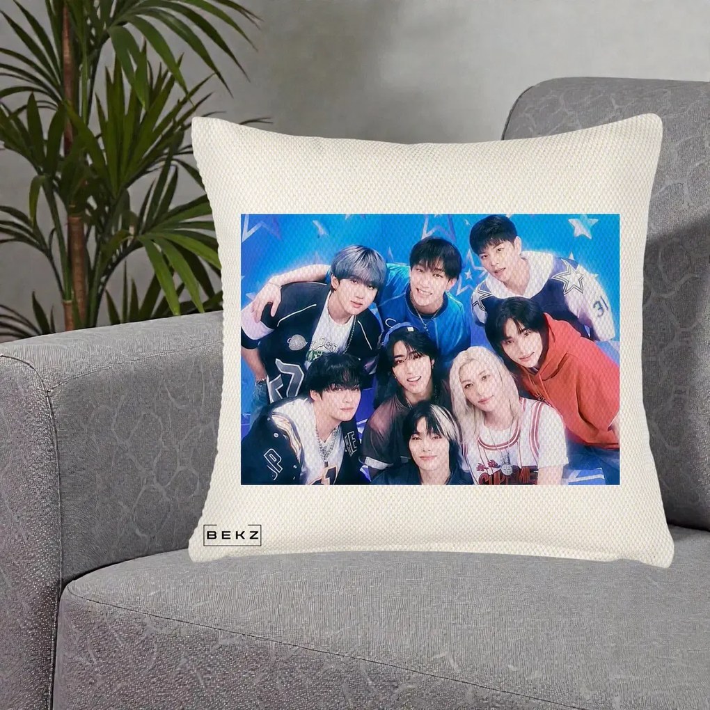 Perna Personalizata K-Pop Grup Foto Stele, 40x40 cm, Crem Reliefat, Husa Detasabila, Perna Inclusa, BEKZ®