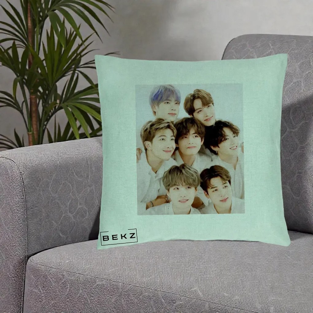 Perna Personalizata K-pop BTS Foto Grup Fete Albe, 40x40 cm, Verde Menta, Husa Detasabila, Perna Inclusa, BEKZ®