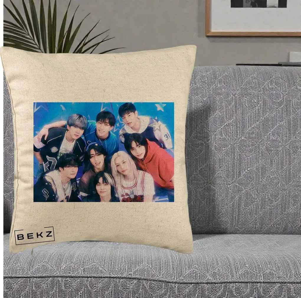 Perna Personalizata K-Pop Grup Foto Stele, 40x40 cm, Bej, Husa Detasabila, Perna Inclusa, BEKZ®