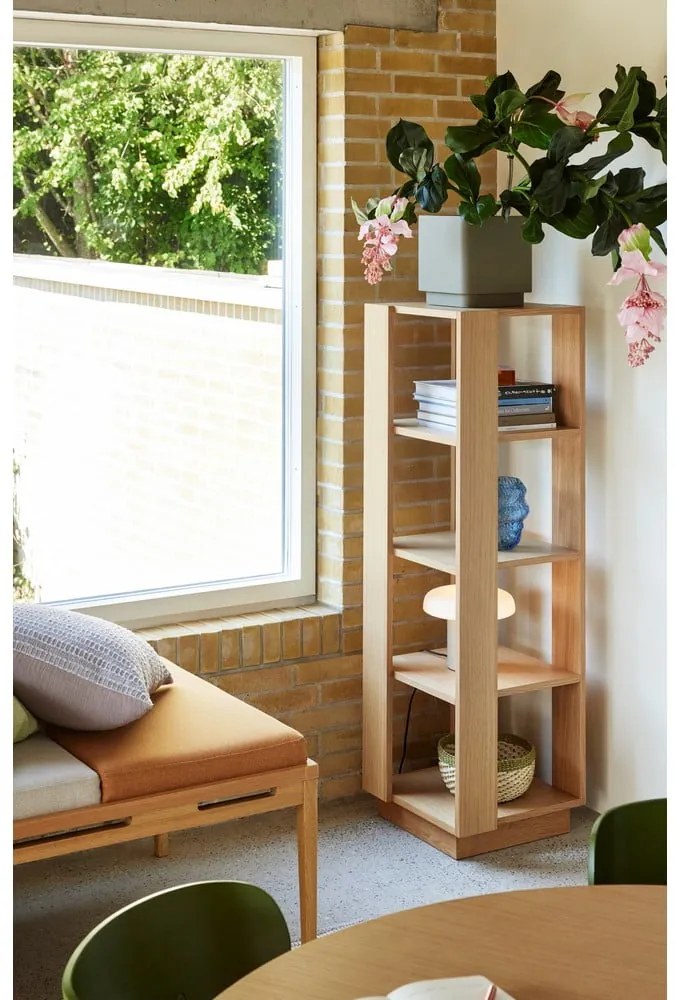 Bibliotecă în culoare naturală cu aspect de lemn de stejar 45x140x45 cm Merge – Hübsch