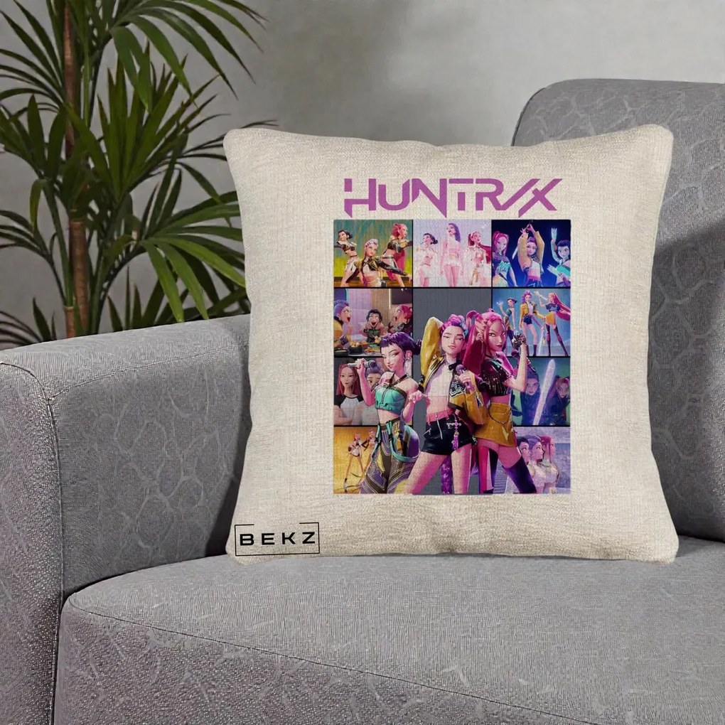 Perna Personalizata K-pop HUNTRX Colaj Animat Foto Grup, 40x40 cm, Bej Canapea, Husa Detasabila, Perna Inclusa, BEKZ®