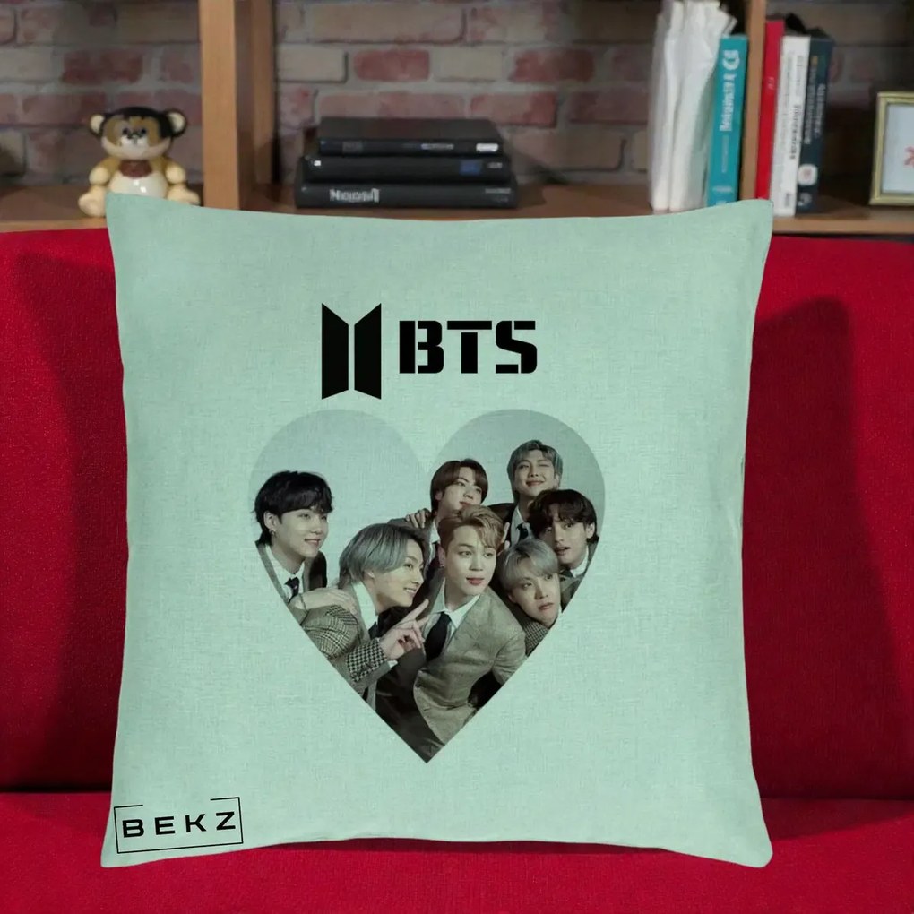 Perna Personalizata K-pop BTS Grup Fotografie in Inima, 40x40 cm, Verde Menta, Husa Detasabila, Perna Inclusa, BEKZ®