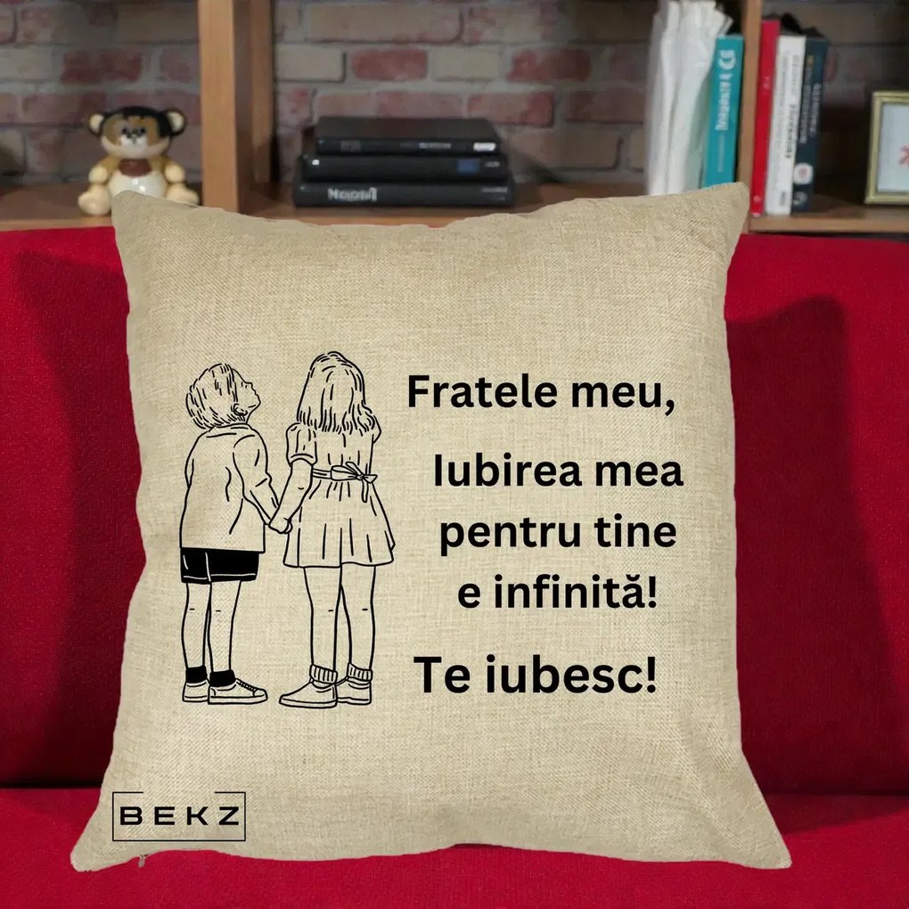 Cadou pentru Frate - Perna Personalizata Fratele Meu Te Iubesc Copii Tinand Maini Line Art, 40x40 cm, Crem, Husa Detasabila, Perna Inclusa, BEKZ®