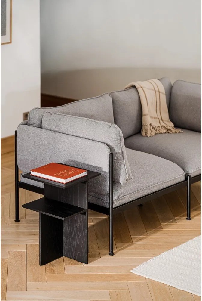 Noptieră neagră cu rafturi cu aspect de lemn de stejar Atik – noo.ma