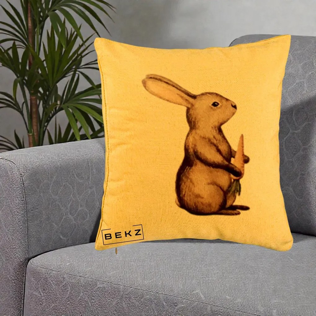 Perna Decorativa Iepuras Acuarela cu Morcov, 40x40 cm, Galben, Husa Detasabila, Perna Inclusa, BEKZ®