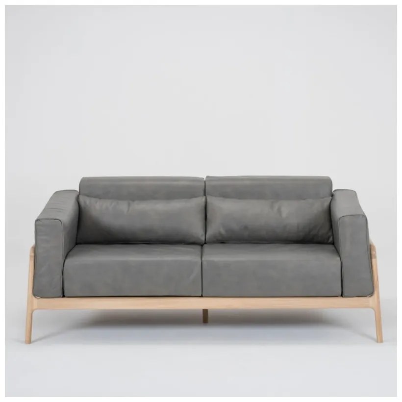 Canapea din piele bovină cu structură din lemn masiv de stejar Gazzda Fawn, gri închis