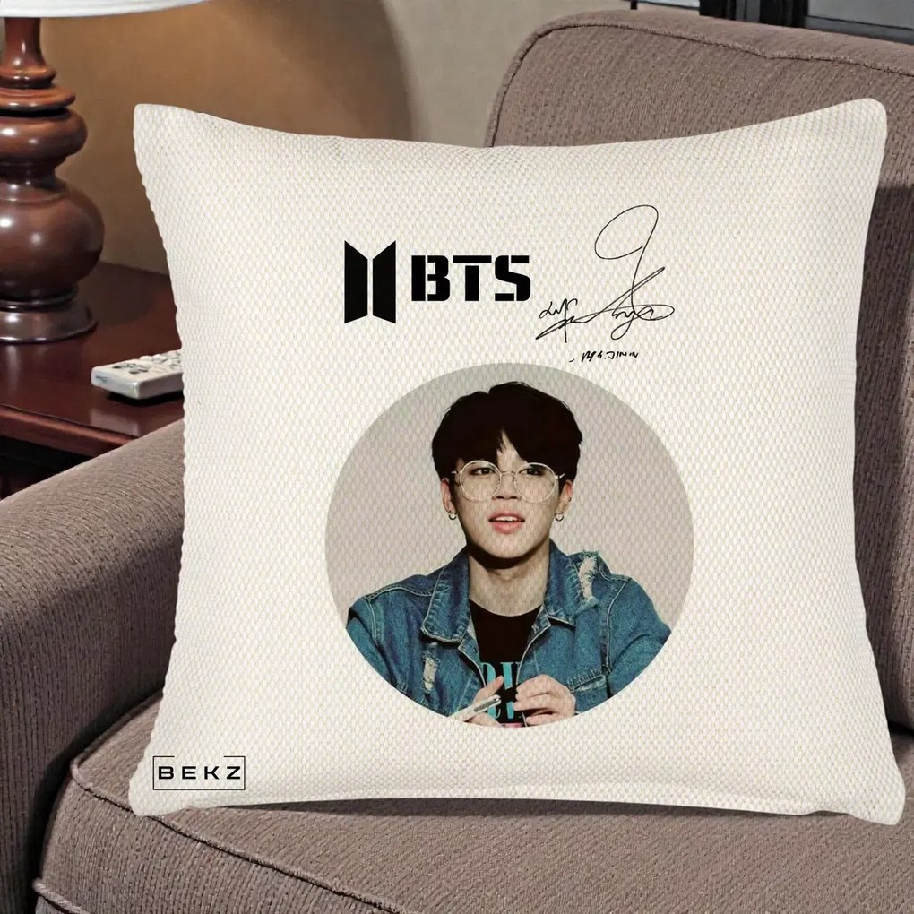 Perna Personalizata K-pop BTS Jimin Portret Cerc Autograf Geaca, 40x40 cm, Crem Reliefat, Husa Detasabila, Perna Inclusa, BEKZ®
