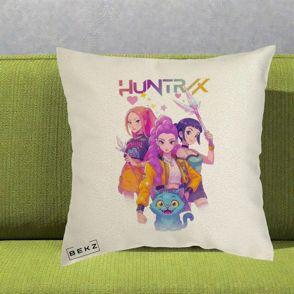 Perna Personalizata K-pop HUNTRX Trio Foto cu Pisica, 40x40 cm, Ecru, Husa Detasabila, Perna Inclusa, BEKZ®