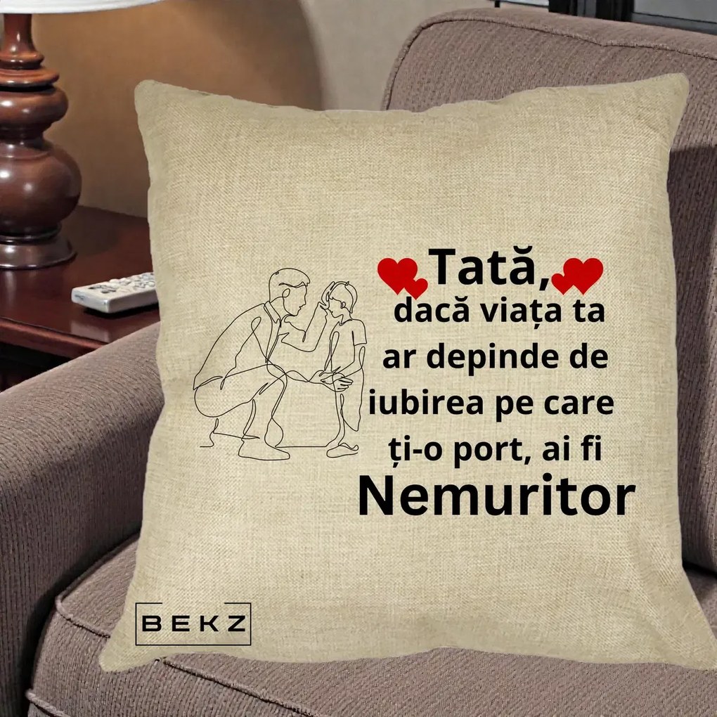 Cadou pentru Tata - Perna Personalizata Tata Nemuritor cu Inimi Rosii, 40x40 cm, Crem, Husa Detasabila, Perna Inclusa, BEKZ®