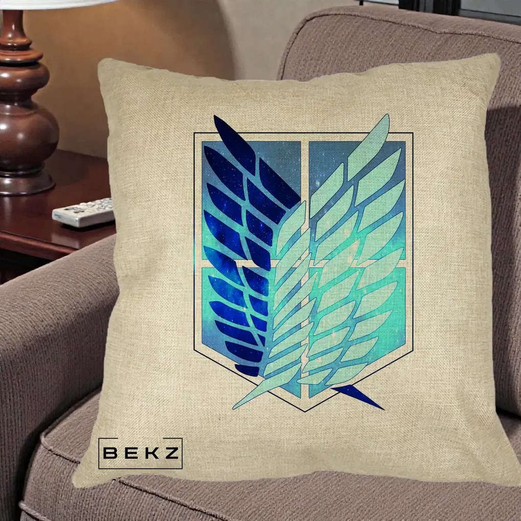 Perna Personalizata Attack on Titan Wings of Freedom, 40x40 cm, Crem, Husa Detasabila, Perna Inclusa, BEKZ®