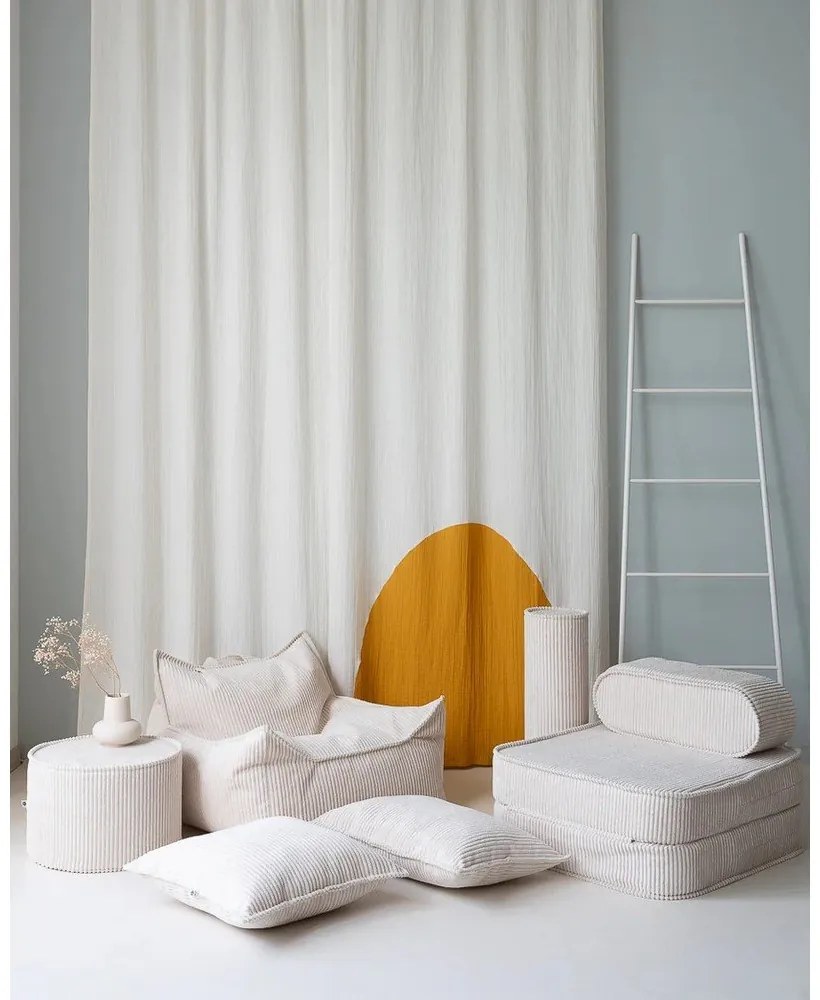 Pernă decorativă pentru copii crem cu tapițerie din catifea reiată Block – Wigiwama