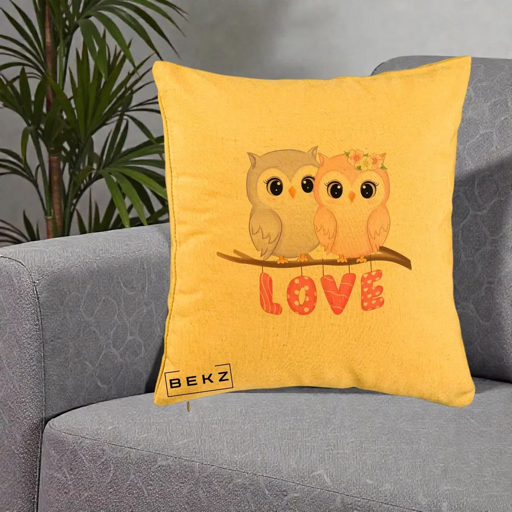 Perna Decorativa Love Bufnite Indragostite pe Crenguta Roz si Mov, 40x40 cm, Galben, Husa Detasabila, Perna Inclusa, BEKZ®