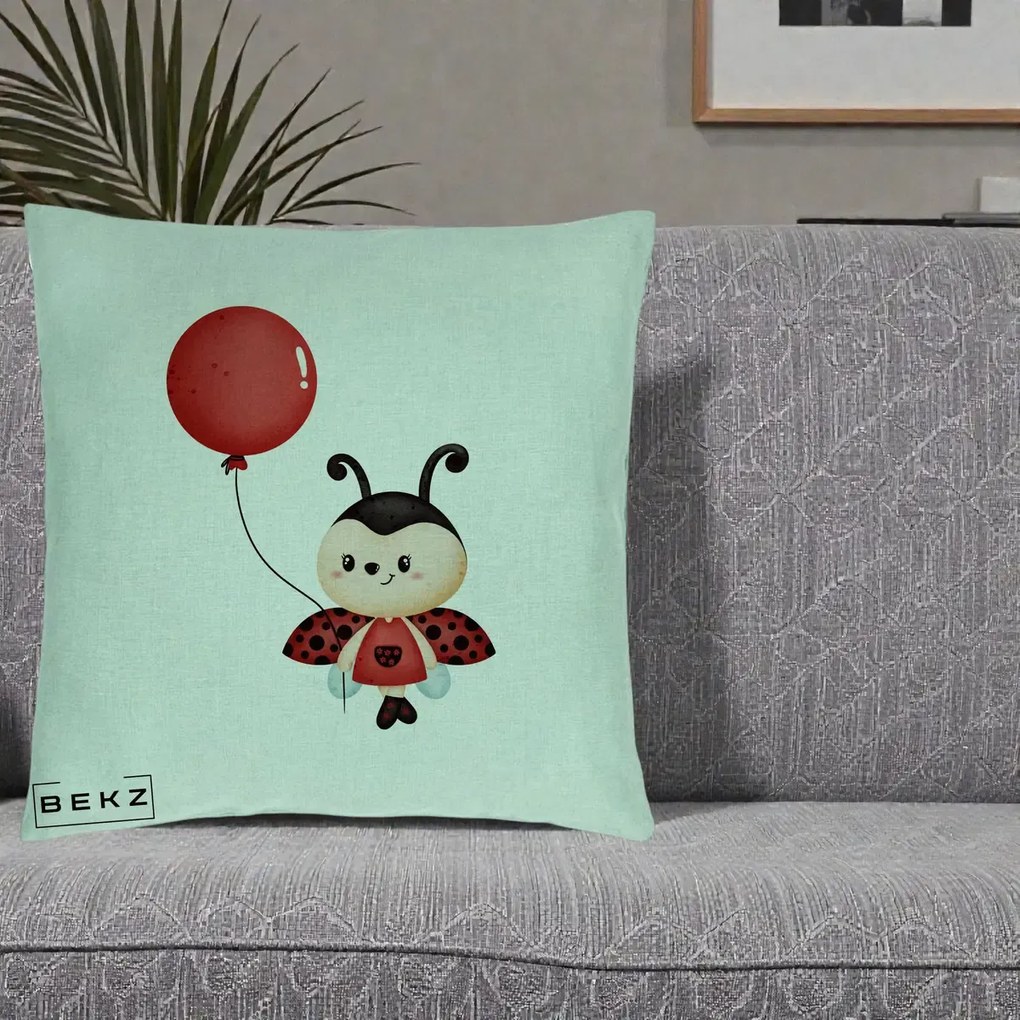Perna Decorativa Buburuza cu Balon Rosu, 40x40 cm, Verde Menta, Husa Detasabila, Perna Inclusa, BEKZ®
