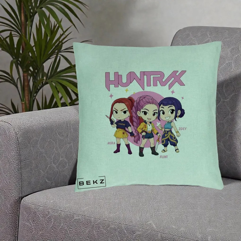 Perna Personalizata K-pop HUNTRX Trio Chibi cu Arme, 40x40 cm, Verde Menta, Husa Detasabila, Perna Inclusa, BEKZ®