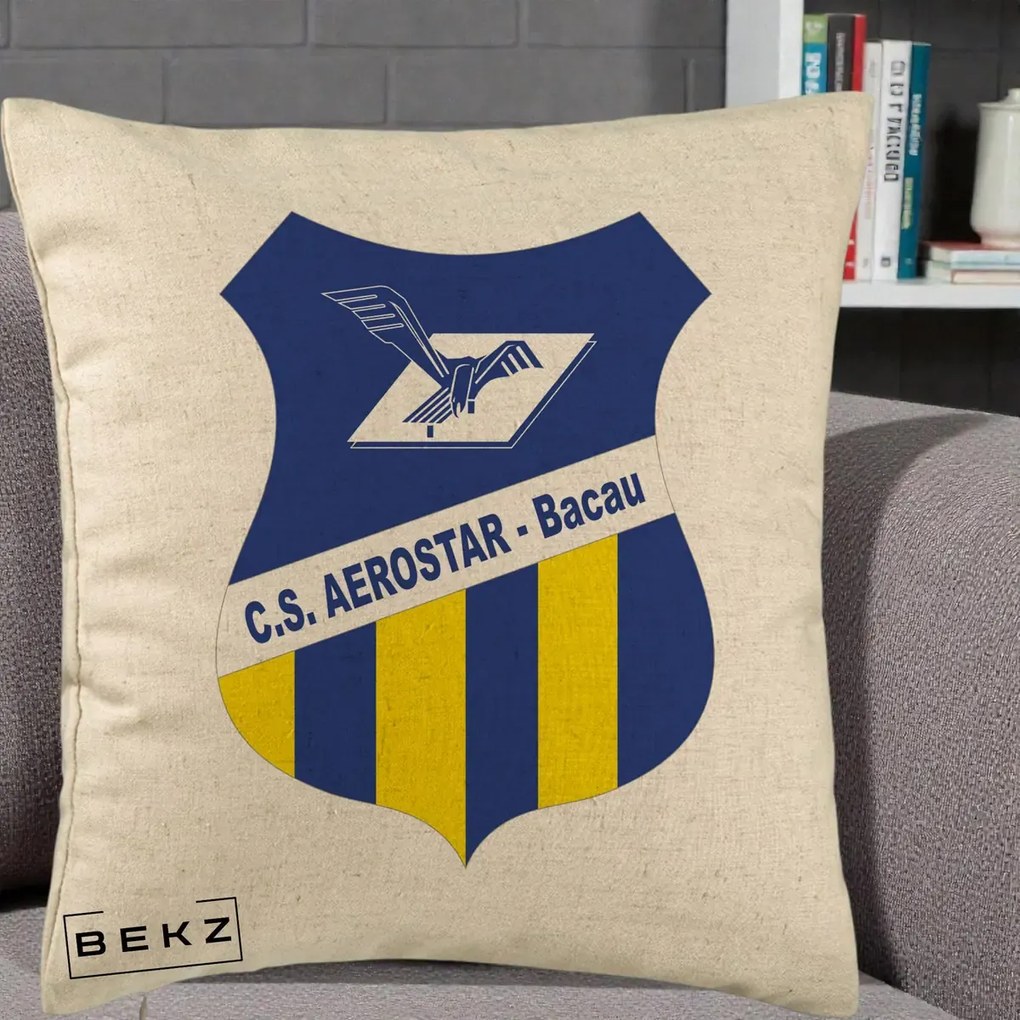 Perna Personalizata CS Aerostar Bacau Fotbal, 40x40 cm, Bej, Husa Detasabila, Perna Inclusa, BEKZ®