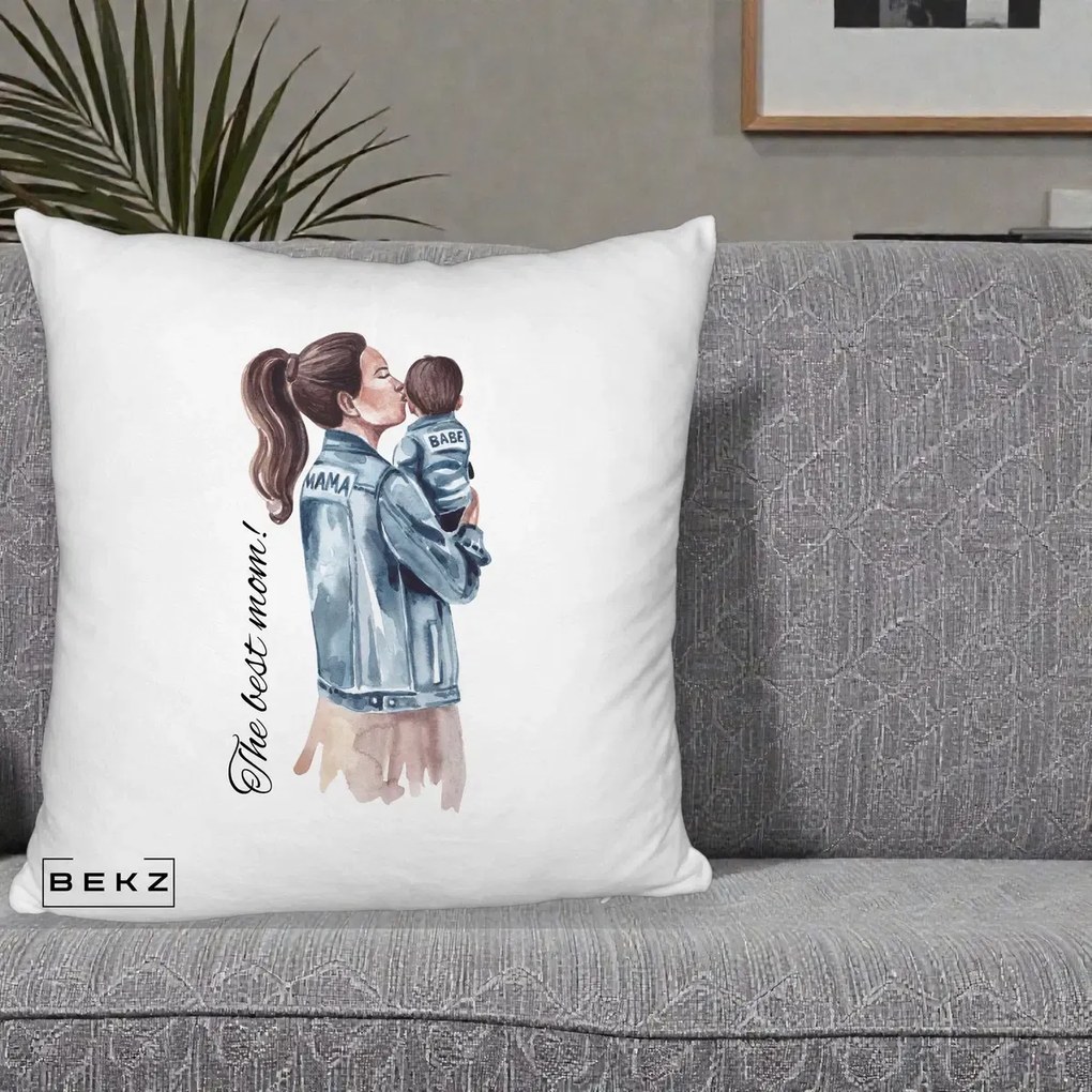 Cadou pentru Mama - Perna Personalizata The Best Mom Jachete, 40x40 cm, Alb Pufos, Husa Detasabila, Perna Inclusa, BEKZ®