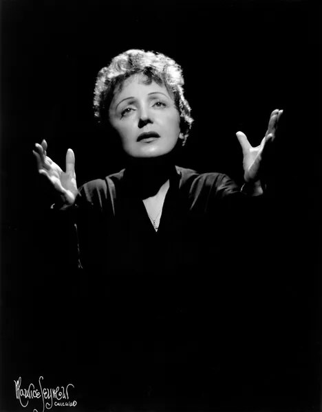 Fotografie Edith Piaf, photographed on 5 September 1955, Seymour, Maurice