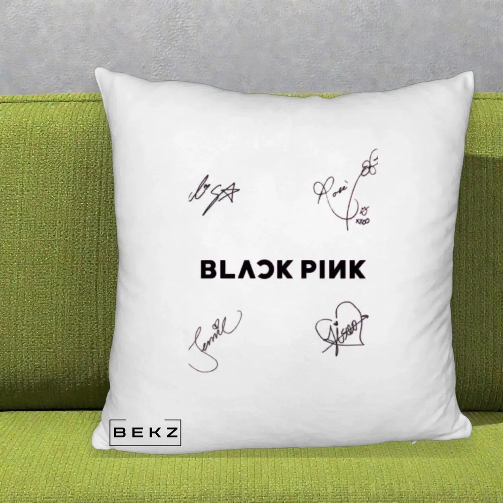 Perna Personalizata K-pop BLACKPINK Tinute Negre Grup Simplu, 40x40 cm, Alb Pufos, Husa Detasabila, Perna Inclusa, BEKZ®
