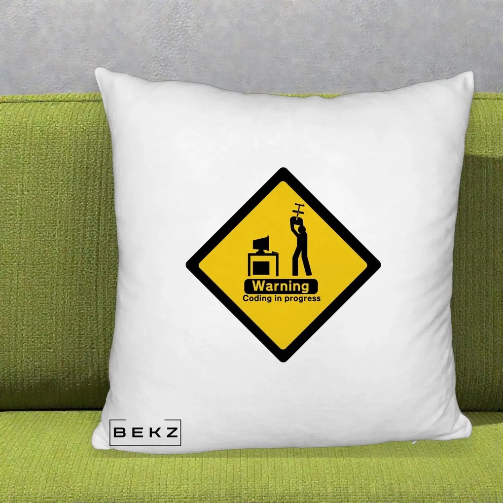 Perna Personalizata Warning Coding in Progress, 40x40 cm, Alb Pufos, Husa Detasabila, Perna Inclusa, BEKZ®
