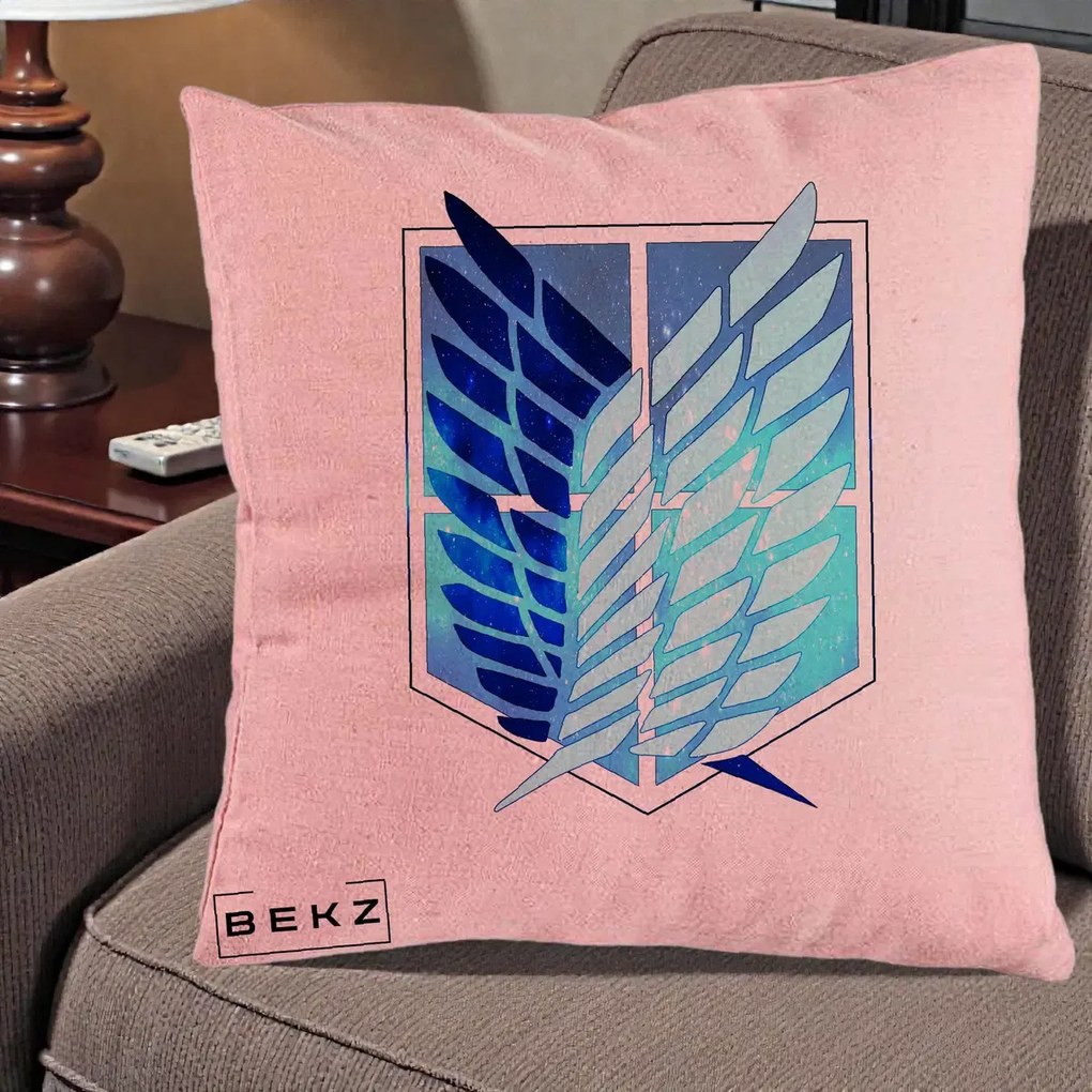 Perna Personalizata Attack on Titan Wings of Freedom, 40x40 cm, Roz, Husa Detasabila, Perna Inclusa, BEKZ®