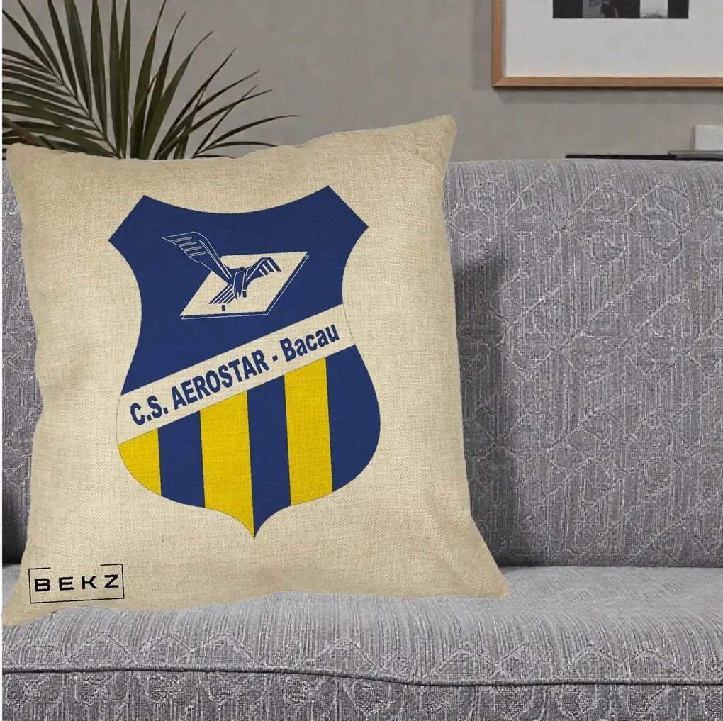 Perna Personalizata CS Aerostar Bacau Fotbal, 40x40 cm, Crem, Husa Detasabila, Perna Inclusa, BEKZ®