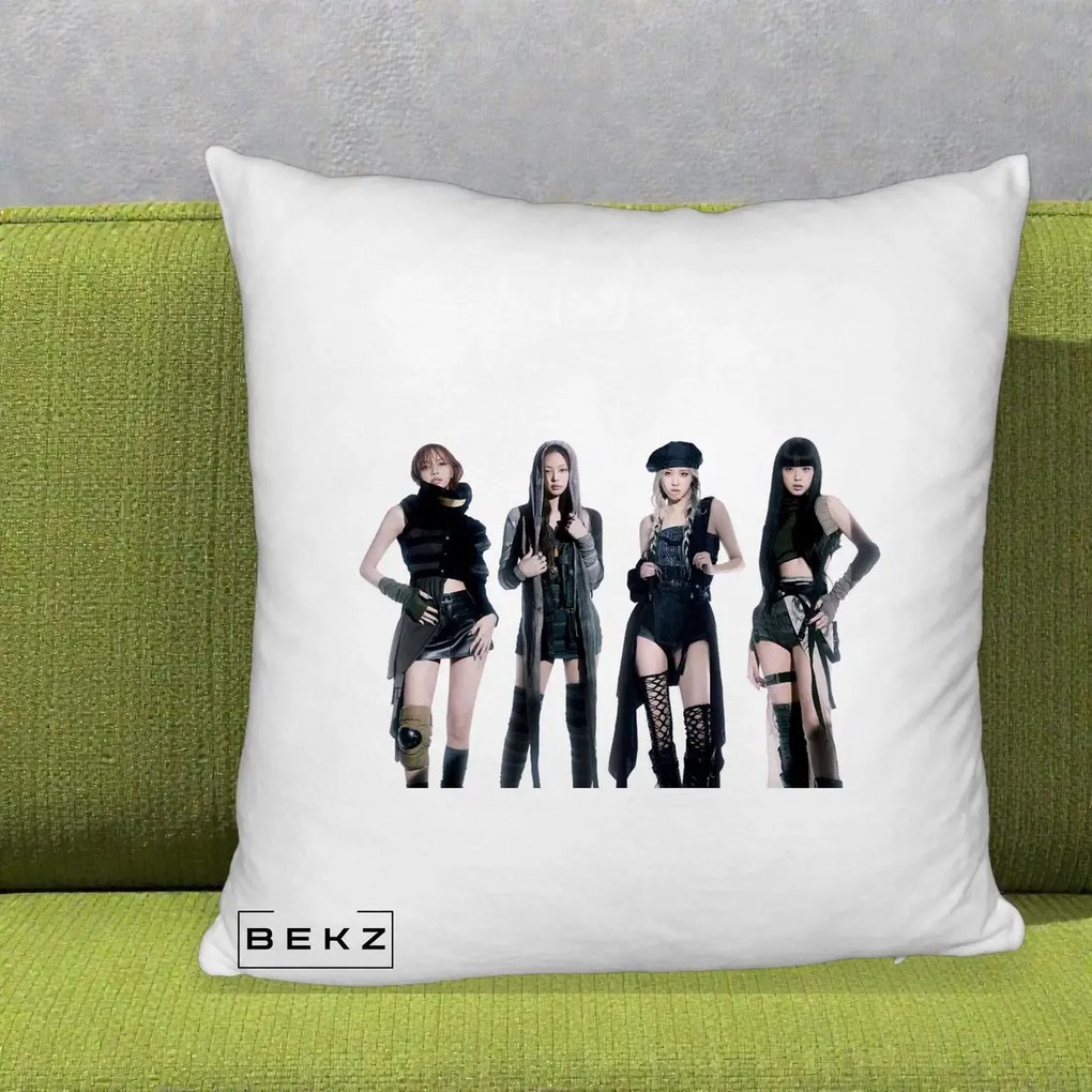 Perna Personalizata K-pop BLACKPINK Tinute Negre Elegante Grup, 40x40 cm, Alb Pufos, Husa Detasabila, Perna Inclusa, BEKZ®