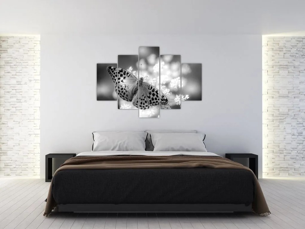 Tablou - Detailu cu fluture care polenizează floare (150x105 cm)