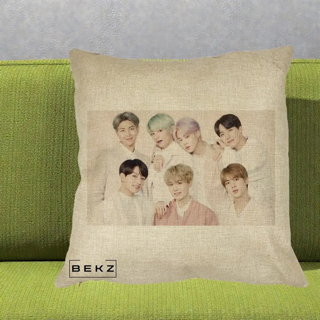 Perna Personalizata K-pop BTS Foto Grup Landscape Pastel, 40x40 cm, Crem, Husa Detasabila, Perna Inclusa, BEKZ®