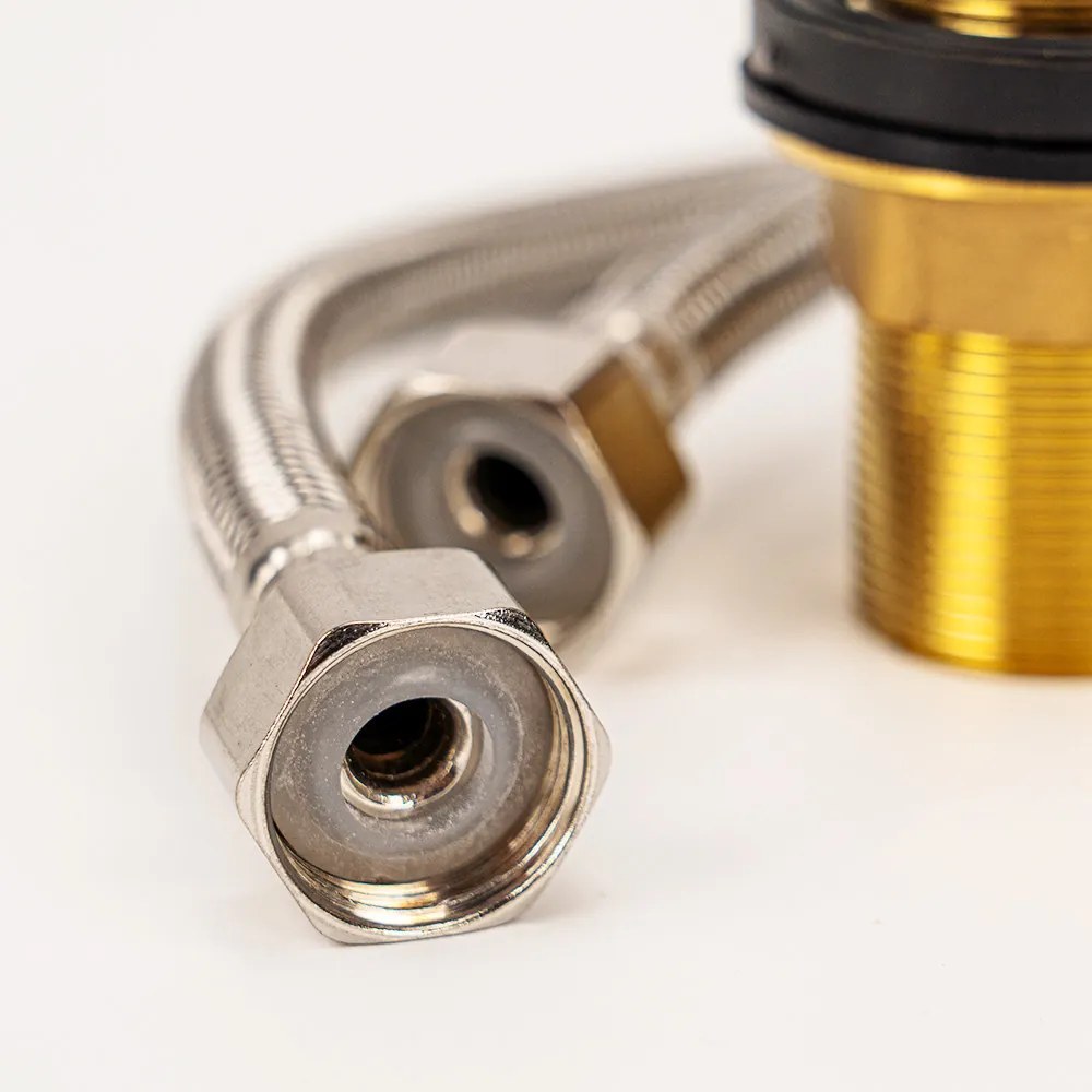 Robinet mixer pentru chiuvetă cu piedestal Corin cu gura de scurgere flexibilă alb