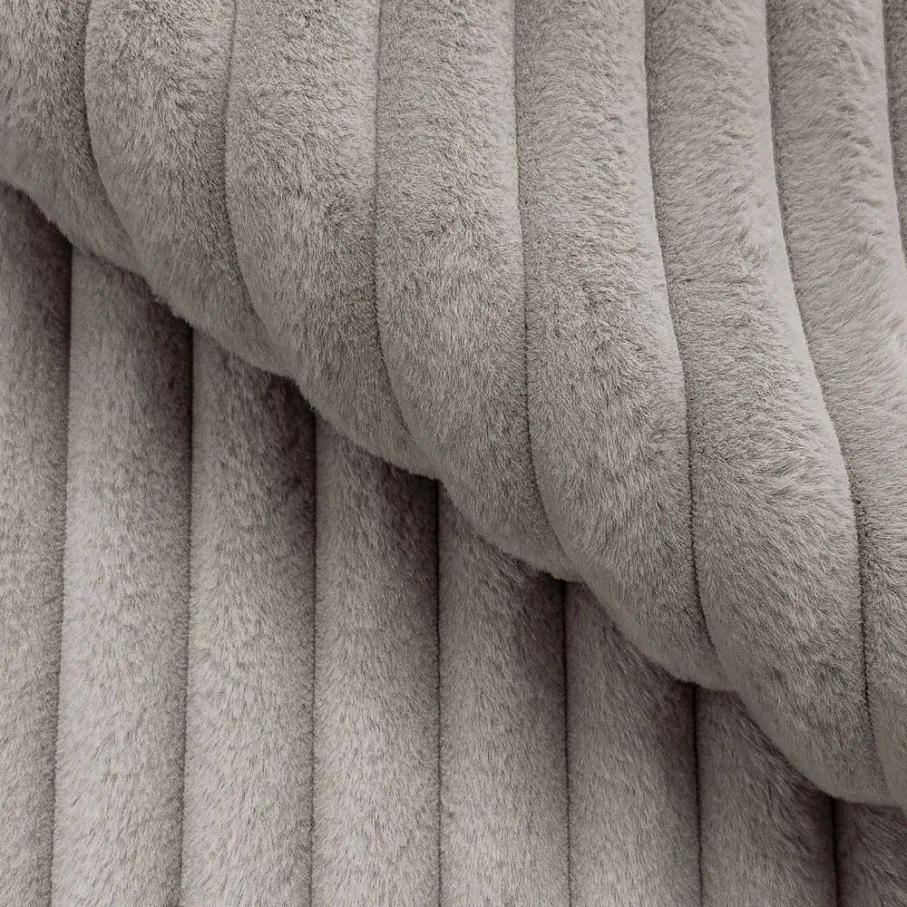 Canapea gri deschis extensibilă/cu spațiu de depozitare cu tapițerie din catifea reiată 260 cm Justin – Ropez