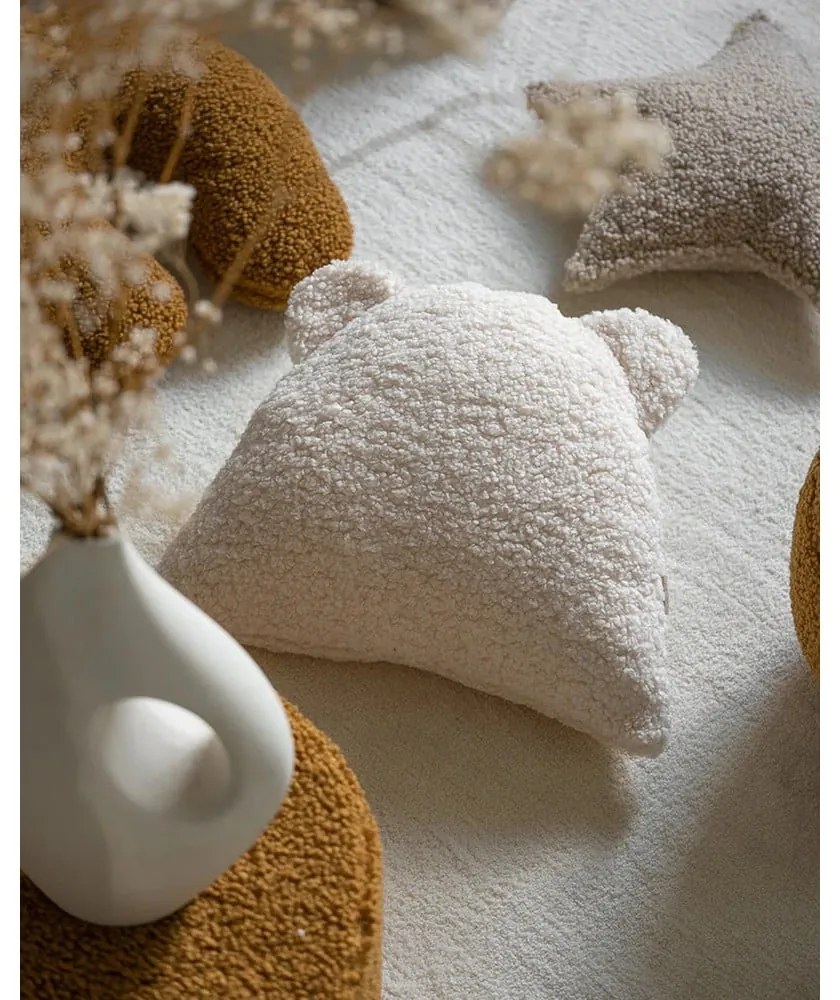 Pernă decorativă pentru copii crem cu tapițerie din țesătură bouclé Bear – Wigiwama
