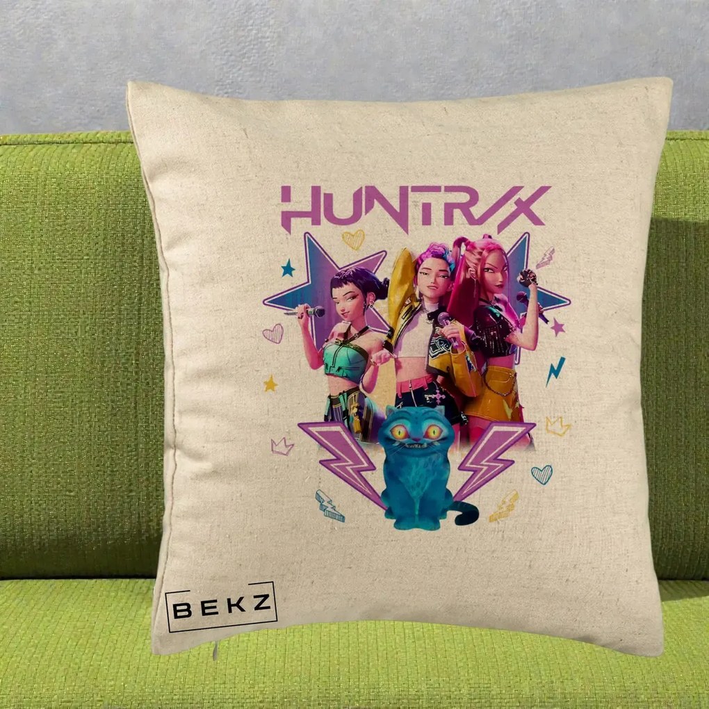 Perna Personalizata K-pop HUNTRX Trio 3D cu Pisica Fulgere, 40x40 cm, Bej, Husa Detasabila, Perna Inclusa, BEKZ®