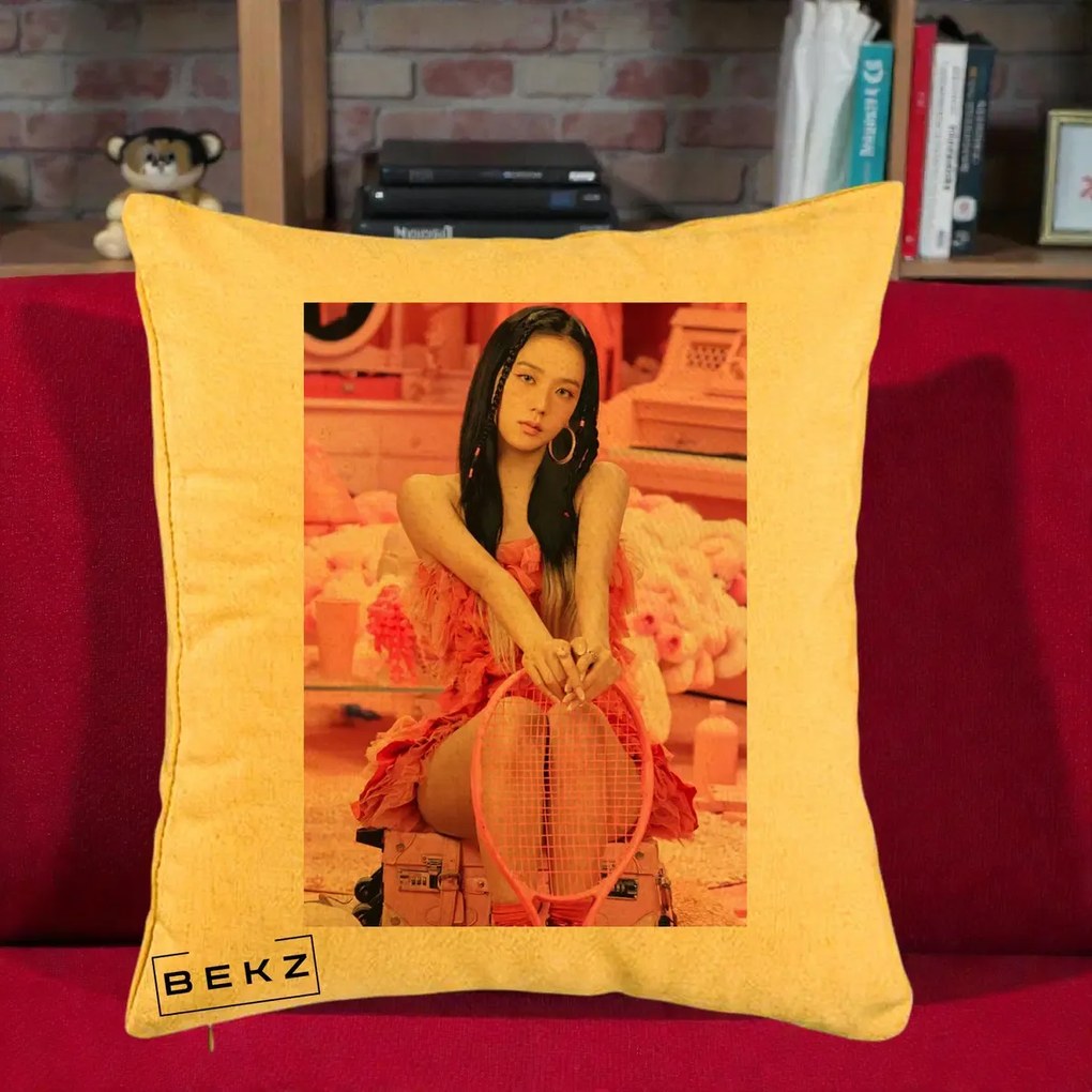 Perna Personalizata K-pop BLACKPINK Jisoo Pink Room, 40x40 cm, Galben, Husa Detasabila, Perna Inclusa, BEKZ®