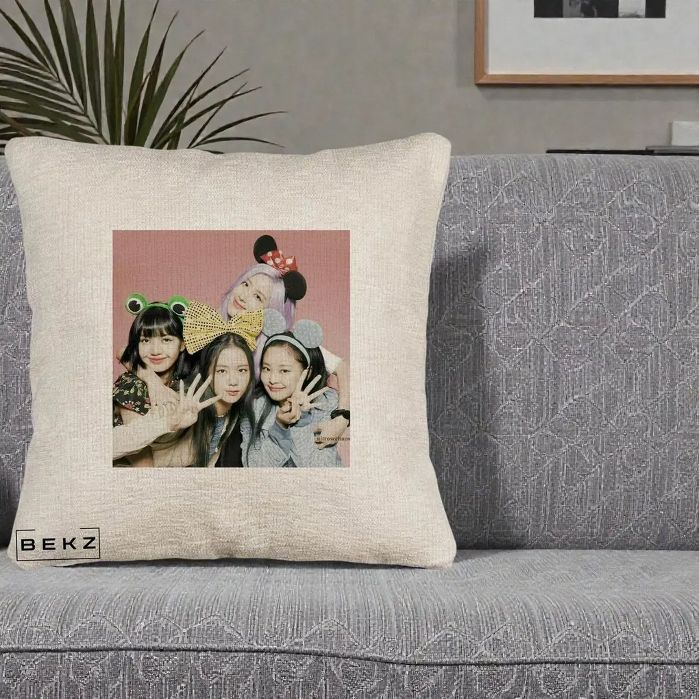 Perna Personalizata K-pop BLACKPINK Accesorii Haioase, 40x40 cm, Bej Canapea, Husa Detasabila, Perna Inclusa, BEKZ®
