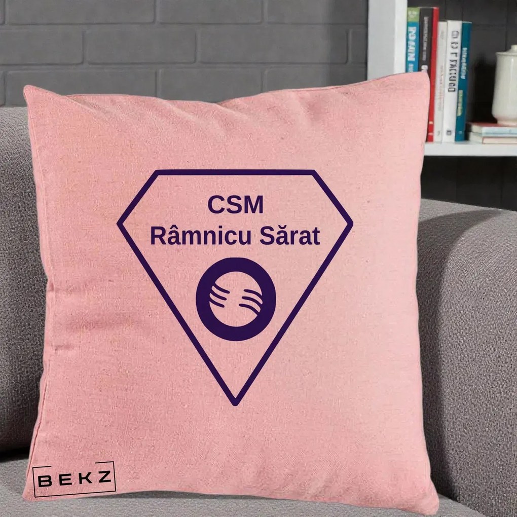 Perna Personalizata CSM Ramnicu Sarat Fotbal, 40x40 cm, Roz, Husa Detasabila, Perna Inclusa, BEKZ®