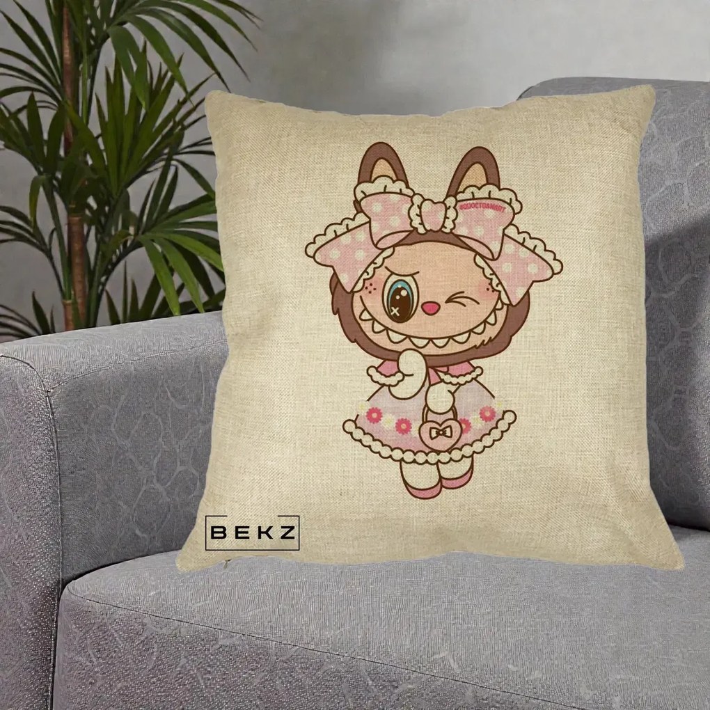 Perna Personalizata Labubu Lolita Roz cu Dantela, 40x40 cm, Crem, Husa Detasabila, Perna Inclusa, BEKZ®
