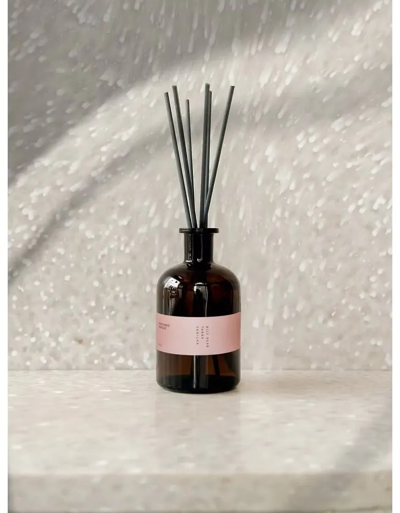 Difuzor de parfum #42 White Pepper, Tobacco, Vanilla – Perfumed Prague