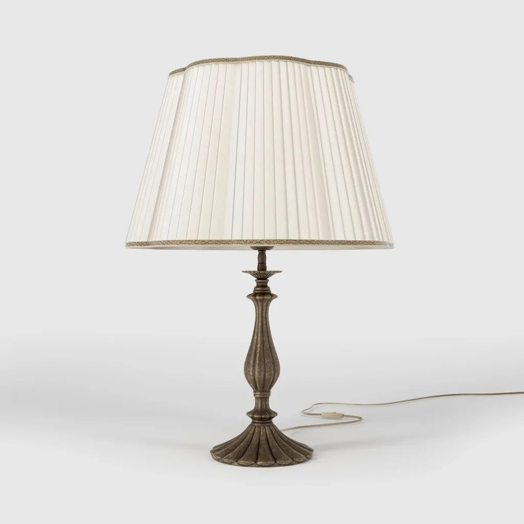 Veioza, Lampa de masa din alama stil clasic Petalo