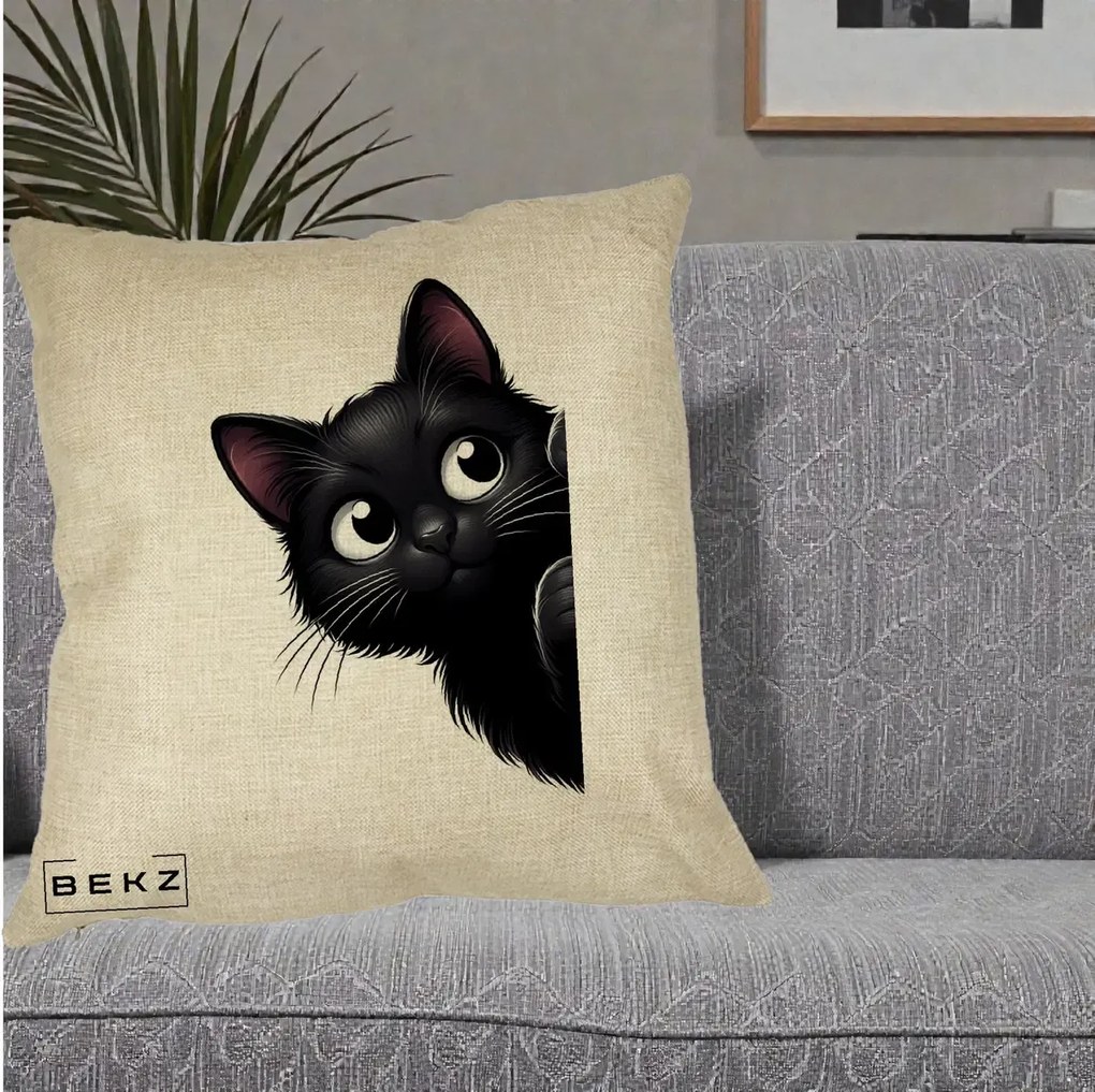 Perna Decorativa Pisica Neagra Dragalasa Curioasa, 40x40 cm, Crem, Husa Detasabila, Perna Inclusa, BEKZ®