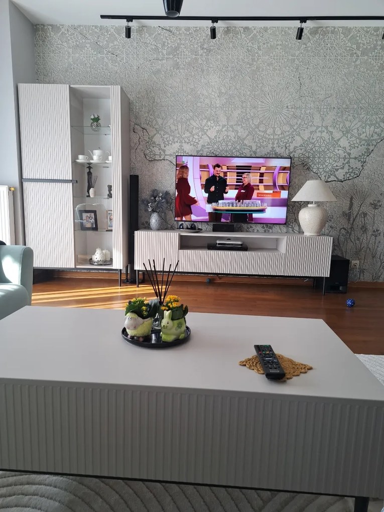 Comodă TV Nicole 200 cm cu nișă și sertare – cașmir / picioare negre