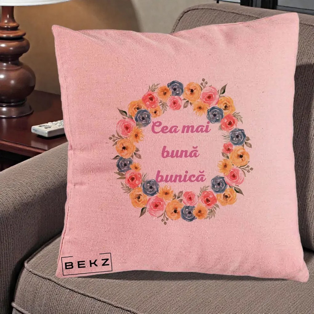 Perna personalizata bunica: Cea mai buna bunica, flori multicolore, 40x40 cm cu Umplutura, Roz, BEKZ