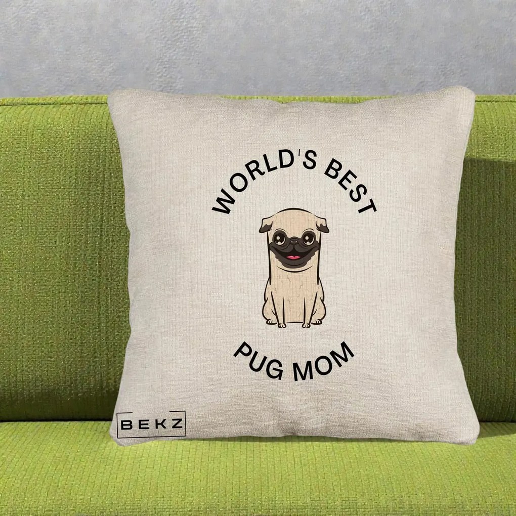 Cadou pentru Iubitorii de Caini - Perna Personalizata World's Best Pug Mom, 40x40 cm, Bej Canapea, Husa Detasabila, Perna Inclusa, BEKZ®