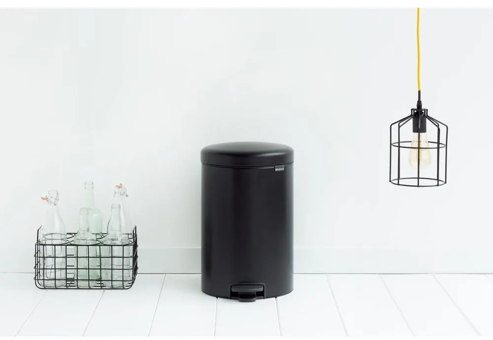 Coș de gunoi negru mat cu pedală din oțel 30 l NewIcon – Brabantia